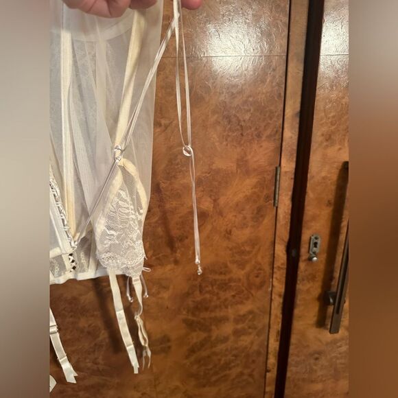 Victoria’s Secret ivory lace up corset bustier with crystal details NWT - Picture 7 of 9